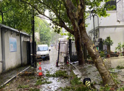 臺(tái)風(fēng)過后的地面清潔方案！